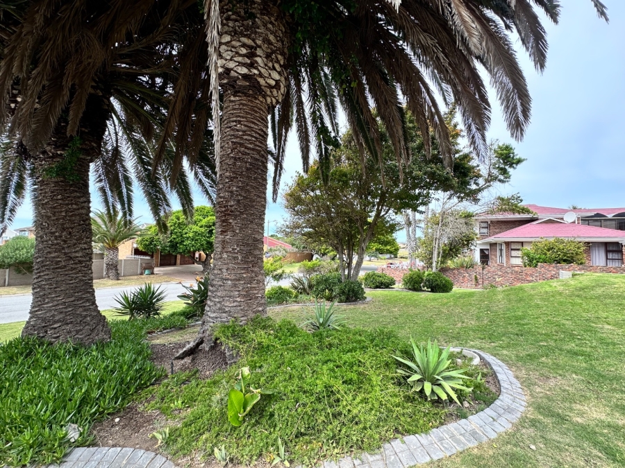 5 Bedroom Property for Sale in Bayview Western Cape